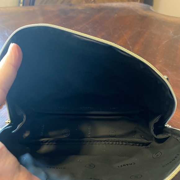 Chanel Beauté Glossy Black and Gold Cosmetic Bag - Picture 10 of 14